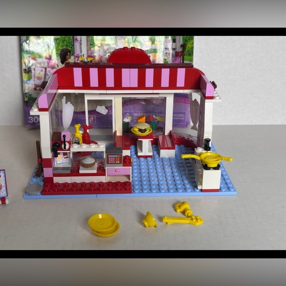 LEGO® Friends City Park Café 3061 - Picture 2 of 4